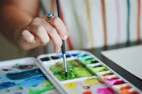 Learning to Paint: Mastering Watercolor Techniques for Beginners - A Journey into Tranquil Colors and Captivating Landscapes!