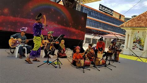  Chronicles of Malaysia: A Rhapsody of Rhythms and Tales -  Exploring the Melodious Tapestry of Malaysian Music