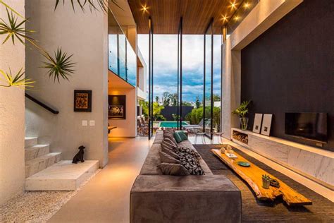  Designing Modern Brazilian Homes:  A Symphony of Color and Tradition